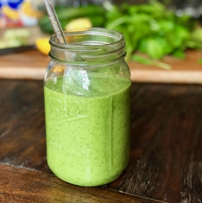 A green smoothie in a mason jar