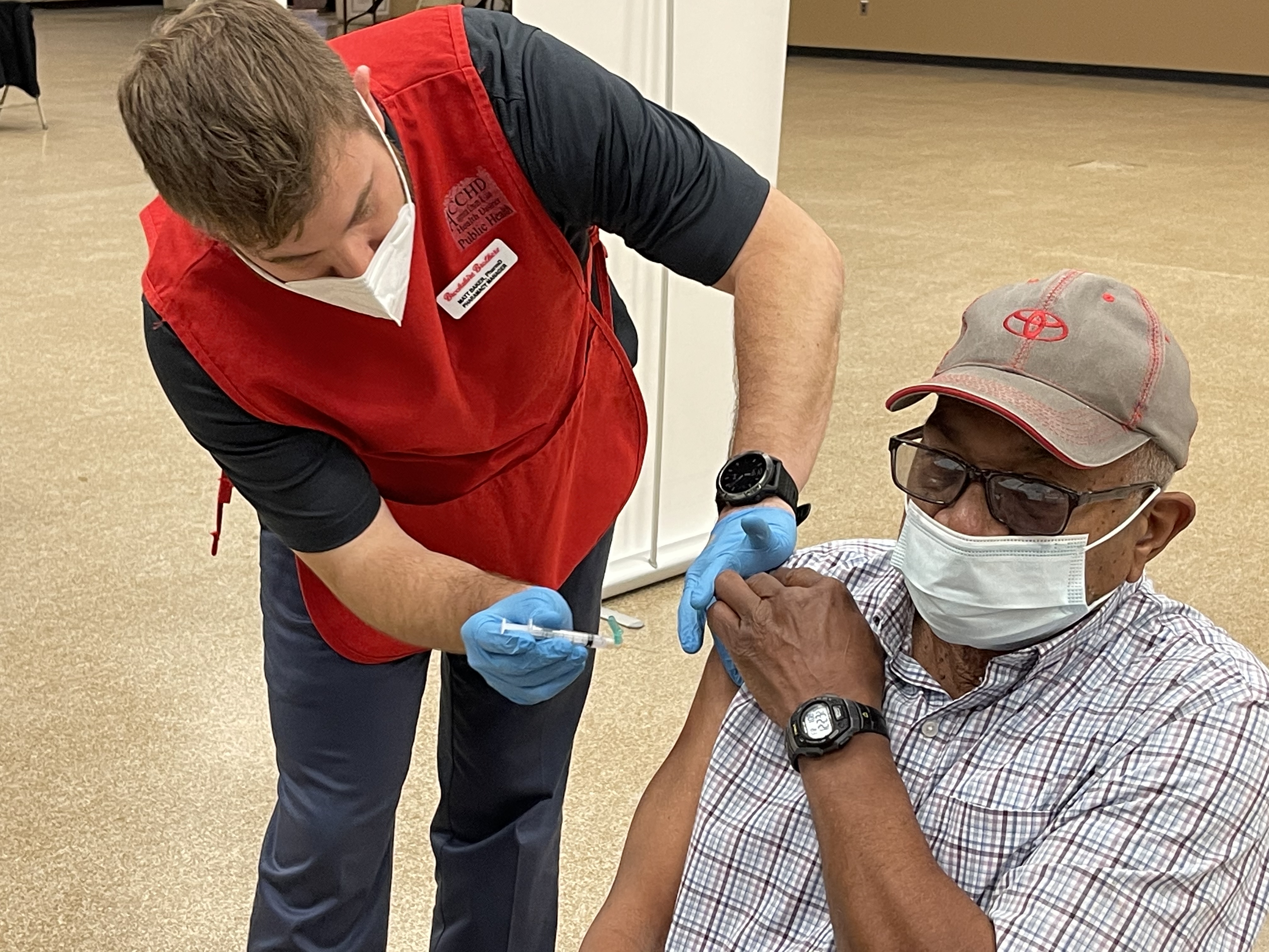 Man getting a COVID19 Vaccine by a Brookshire Brothers Pharmacist